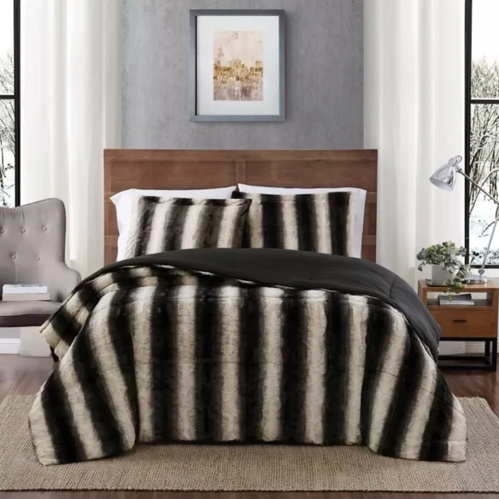 Snow Leopard Faux fur 2 Piece Twin Comforter Set. NWT.